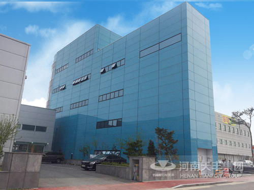 Glass surface and metallic curtain wall panel